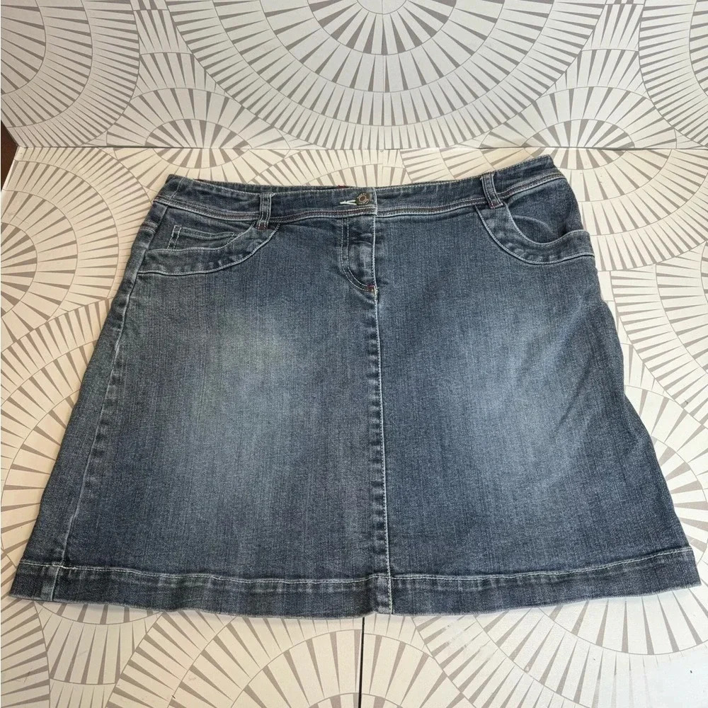 Boden Women’s Blue Denim Skirt with Red Stitching Pockets Zipper/Button Closure